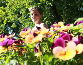 Robert-Koch-Platz mit Gartenfee. 