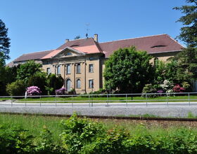 Blick auf den Bönischpark mit Barmherzigkeitsstift. 