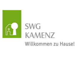 Logo der Städtischen Wohnungsgesellschaft. Ein weißes Haussymbol mit Schlüsselloch auf einem grünen Kästchen. Rechts Bezeichnung SWG Kamenz Willkommen zu Hause!. 