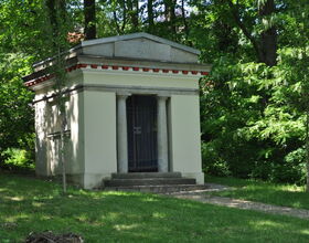 Bönisch-Mausoleum. 
