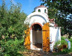 Kleine Kapelle im Bibelgarten Oberlichtenau