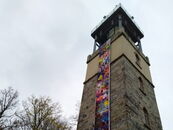 Testhängung der Textillaufbahn am Hutbergturm. 