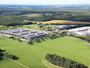 Daimler beginnt mit dem Bau einer zweiten Batteriefabrik bei der ACCUMOTIVE am Standort Kamenz. Die Produktions- und Logistikfläche wird mit der neuen Fabrik auf rund 80.000 m2 vervierfacht. © Daimler AG. 