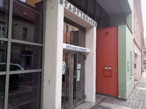 Eingang Stadttheater Kamenz. 