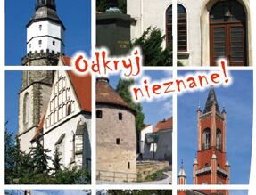 Titelbild des Flyers Kamenzer Stadtrundgang in Polnisch mit 5 verschiedenen Stadtansichten als Beispiel für Sehenswürdigkeiten in der Stadt, wie das Rathaus, das Lessing-Museum, die St. Marien-Kirche und das Sakralmuseum.